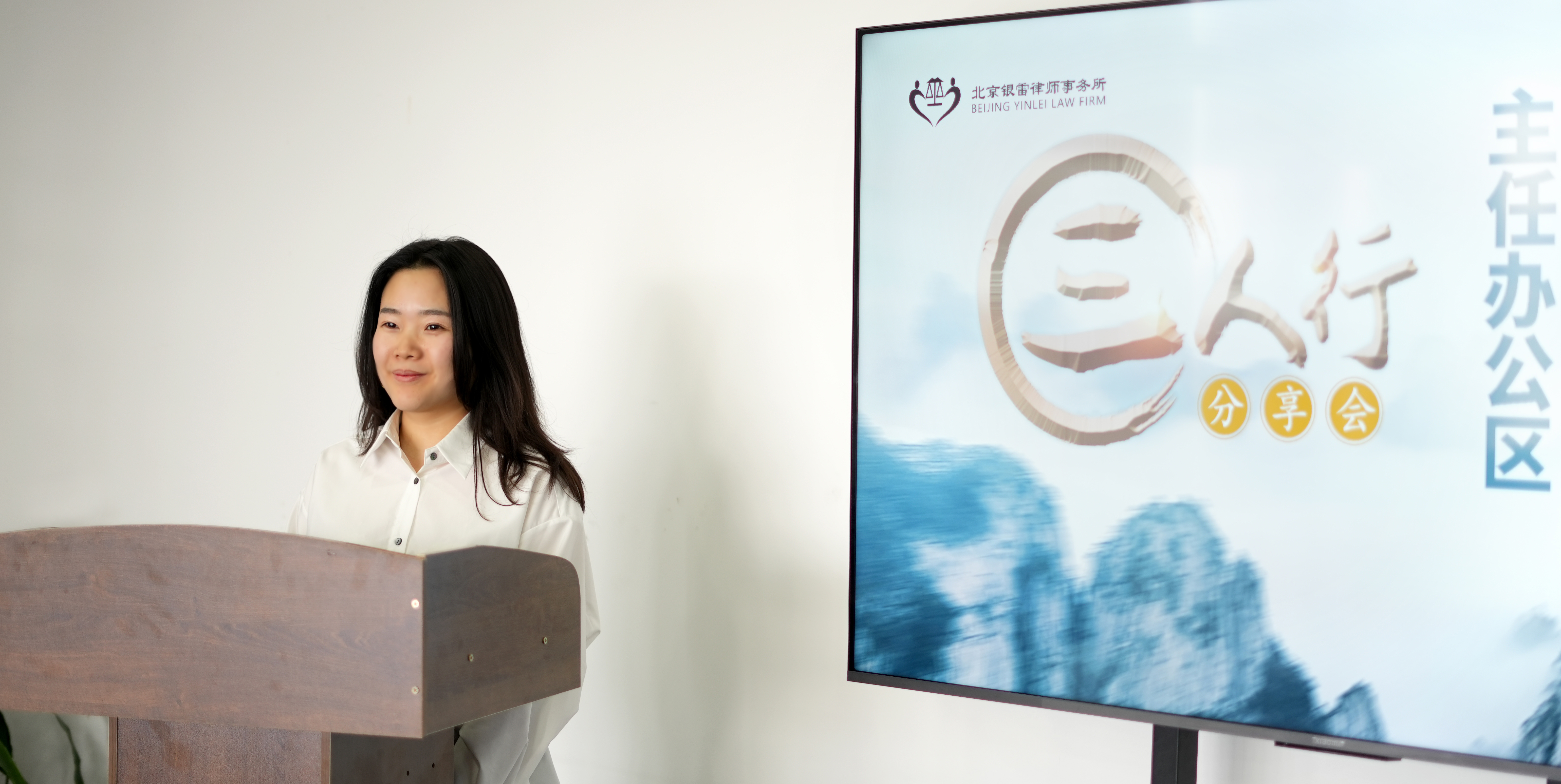 楊亞方律師OK1.jpg